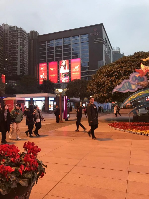 商场户外大型灯箱类